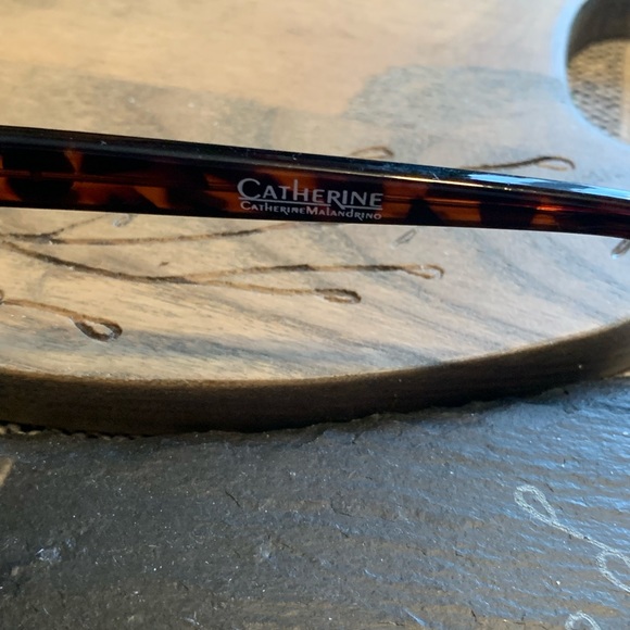 Women’s Sunglasses - Picture 12 of 14